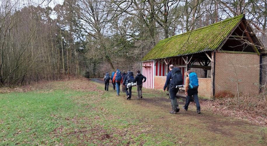 wandelaars in 'sherenbos